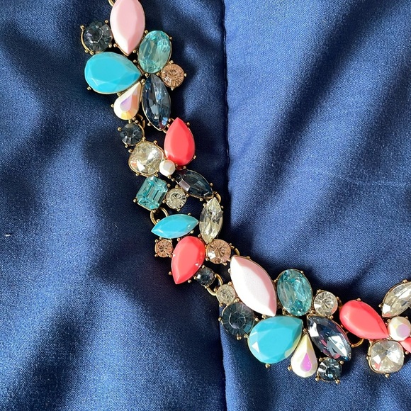 NWT Lustrous J. Crew Crystal Rhinestone Gold Tone Blue & Pink Statement Necklace - Picture 2 of 6